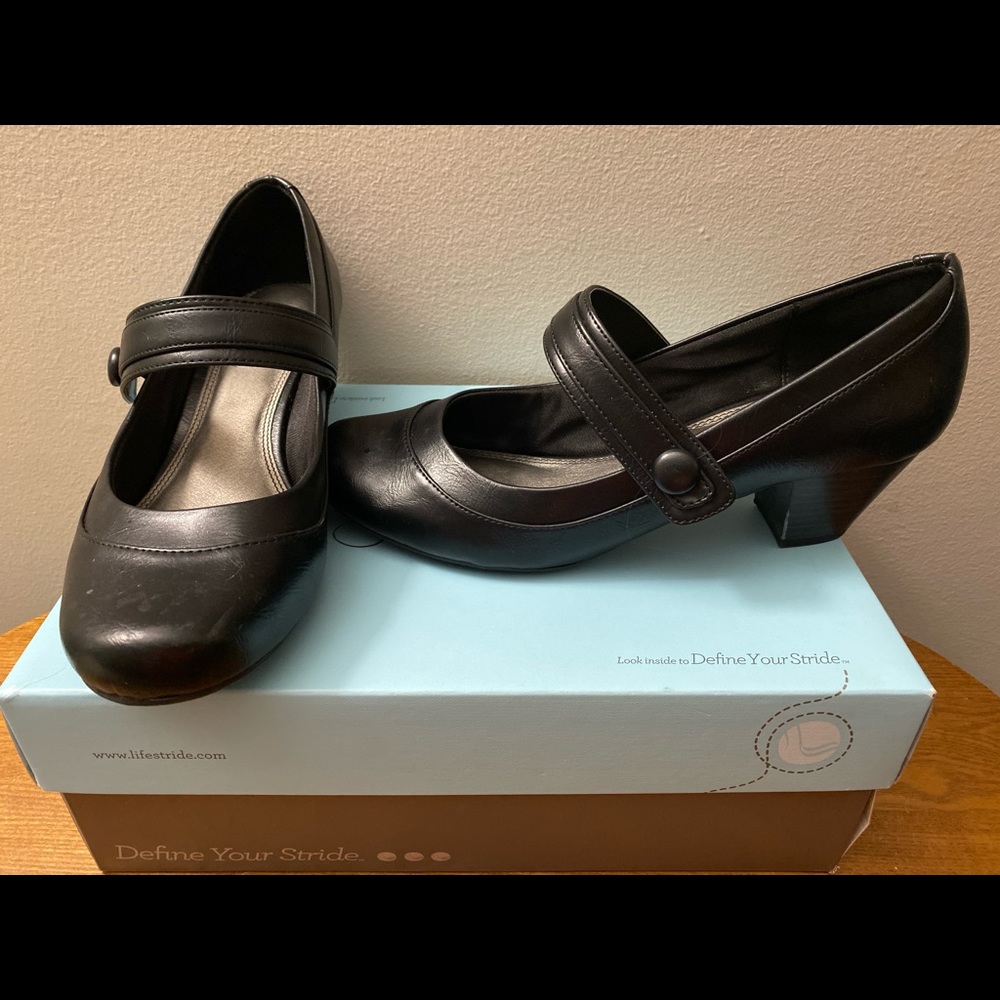 LifeStride Black Mary Jane’s